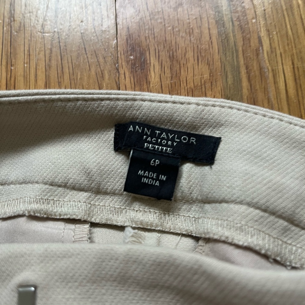 Ann Taylor Women’s Cropped Beige Pants